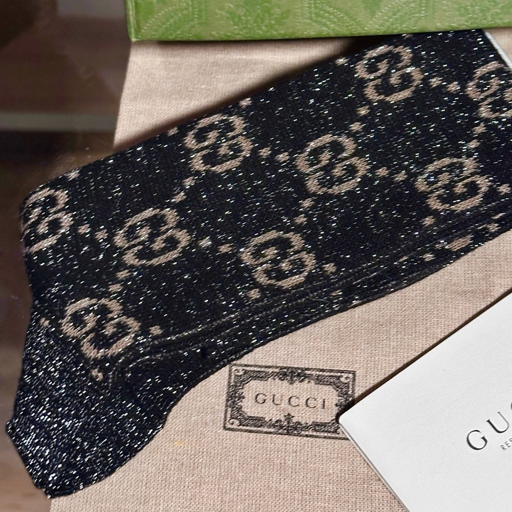 💯🩷Authentic GUCCI Black & Gray metallic shiny lamé shimmer GG Socks - Picture 8 of 13
